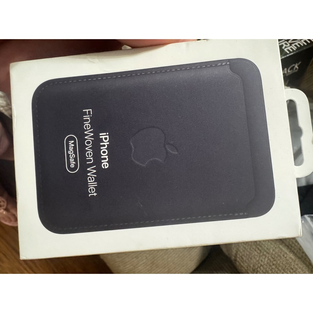 Apple iPhone FineWoven Wallet with MagSafe Black‎ Model A3323 MA6W4ZM/A Find My